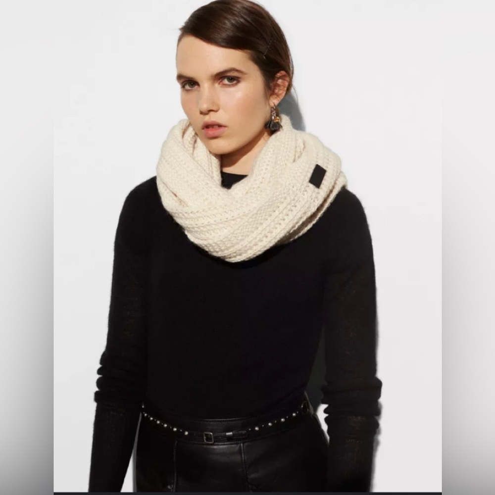 Guaranteed authentic Coach chunky ivory knit infinity Cream Scarf $298